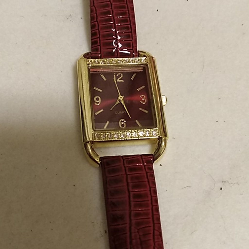 Ladies Quartz Watch Nwot